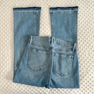 High Rise Capri Frayed Hem Jeans